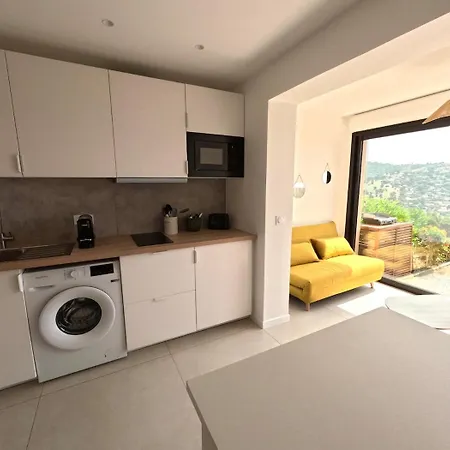 Appartement Charming Sea View In Bormes-les-Mimosas