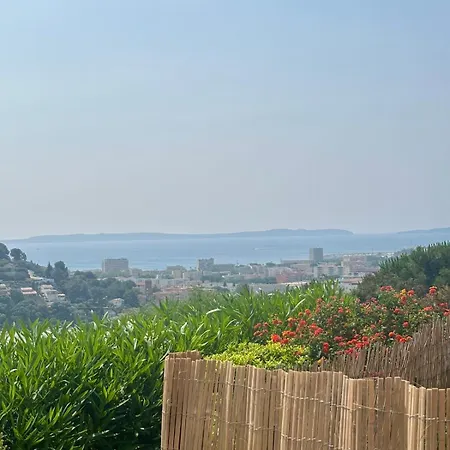 Appartement Charming Sea View In Bormes-les-Mimosas